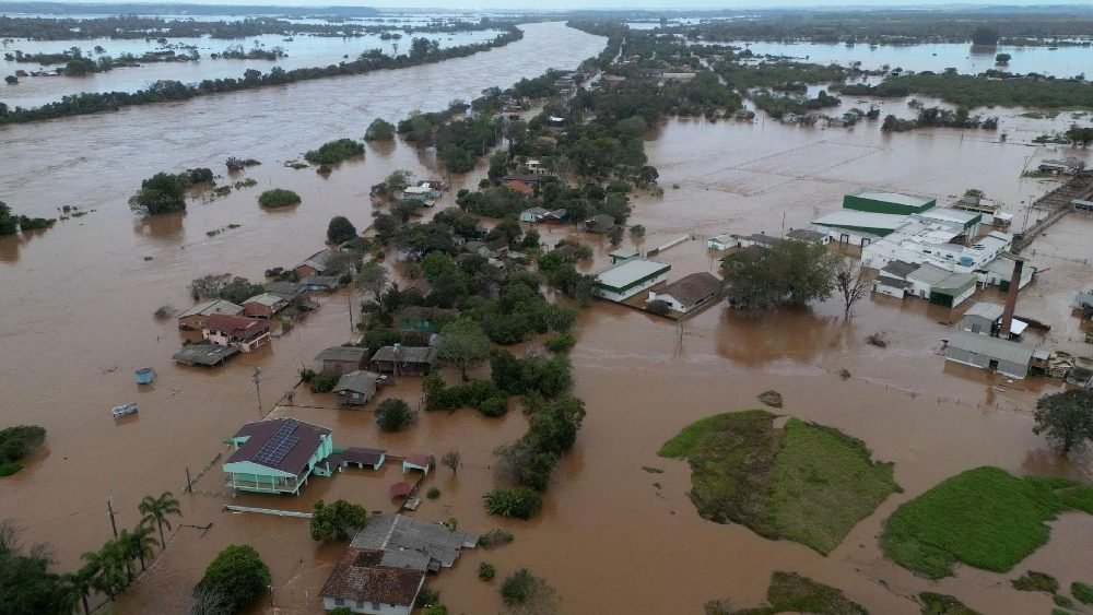 🇧🇷Igreja Católica em mobilização total para ajudar o Rio Grande do Sul. A Igreja espera arrecadação de muitas toneladas de alimentos em uma grande campanha em todas as regiões do RS. Todas as Dioceses estão aceitando doações, e organizando acolhimento em muitos locais.