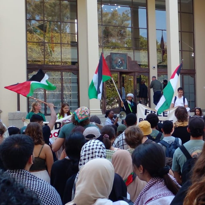 Stellenbosch students in solidarity with Palestine. 'What we saw in '94, we want in 2024.' Born after 1994, but they can recognise in Palestine the struggle of their parents' generation. 🇿🇦🇵🇸