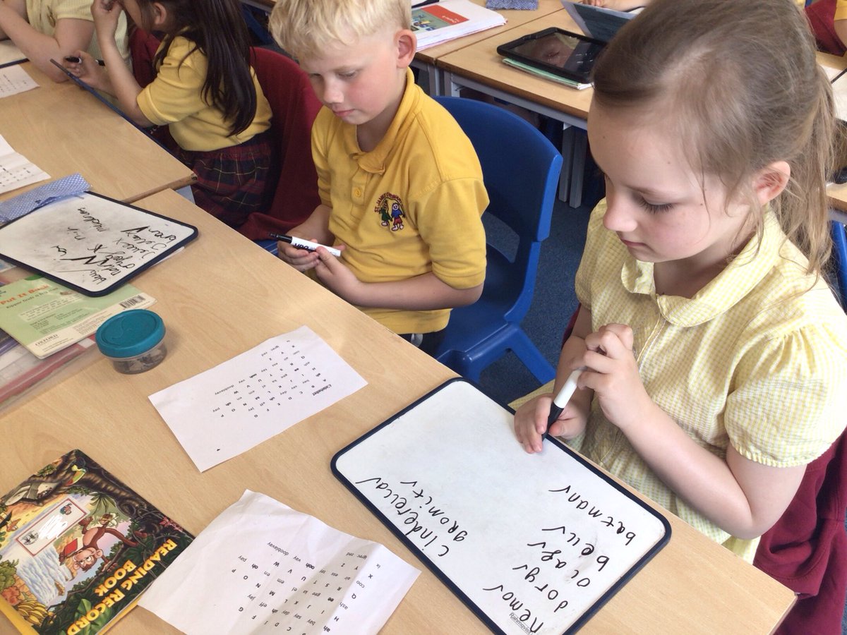 Game in French practising our French alphabet. We listened to letters and spelt Disney characters. @StJamesChorley