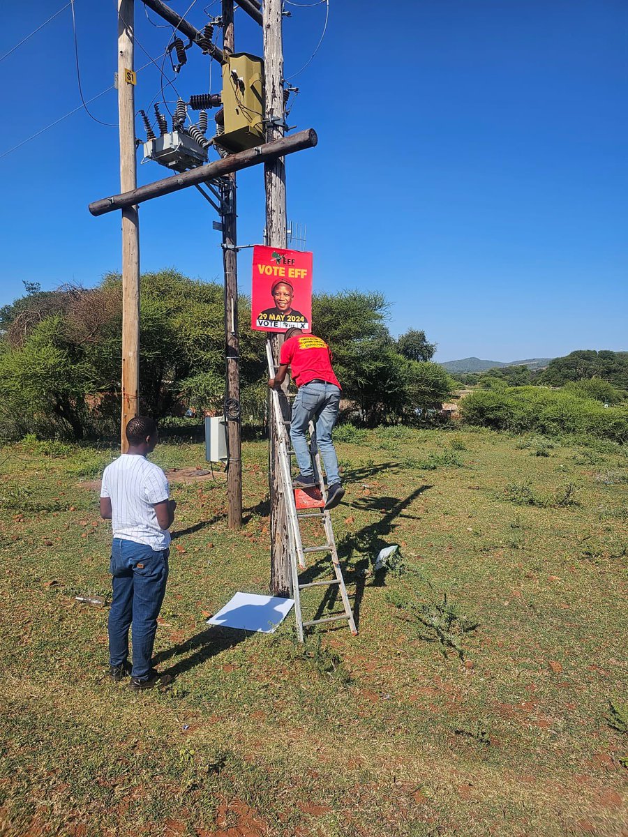 🔺Road To Victory🔺

[In Pictures]: Ramotshere Moiloa Postering Team currently underway in Lehurutshe! 

Let’s #VoteEFF29May!