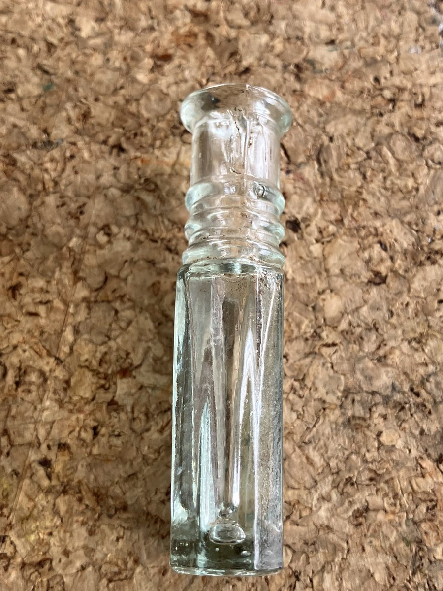 Waves at any #mudlark folk Or #beachcombers #bottle people Found this. It’s lovely. How do I go about finding out about it? Assume it’s a posy vase or tiny meds bottle.