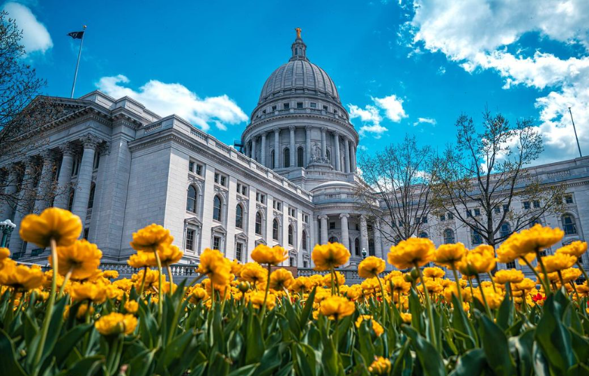 Today's featured Wisconsin photographer is John Eider who captured some May flowers in Madison. 📸🌼