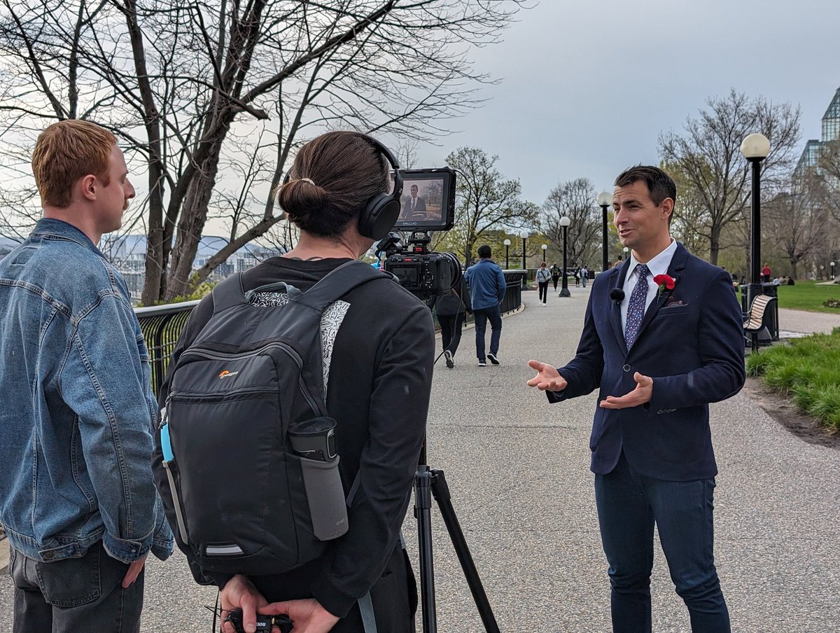Grateful for the leadership and actions of @vankayak in protecting #nature and #biodiversity in Canada and for his support for @BruceTrail_BTC #natureonthehill @NatureCanada