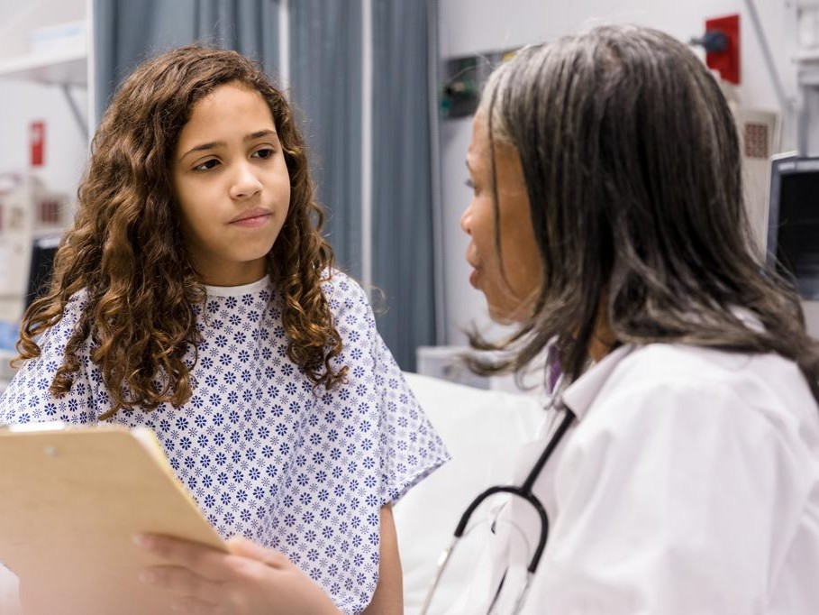 A study from NYU Langone Health published in @GreenJournal points to a significant gap in ED screening of adolescents for signs of nonmotor seizures. Routinely asking kids about their subtle symptoms could help diagnose epilepsy earlier. Learn more: bit.ly/3JIy7sI