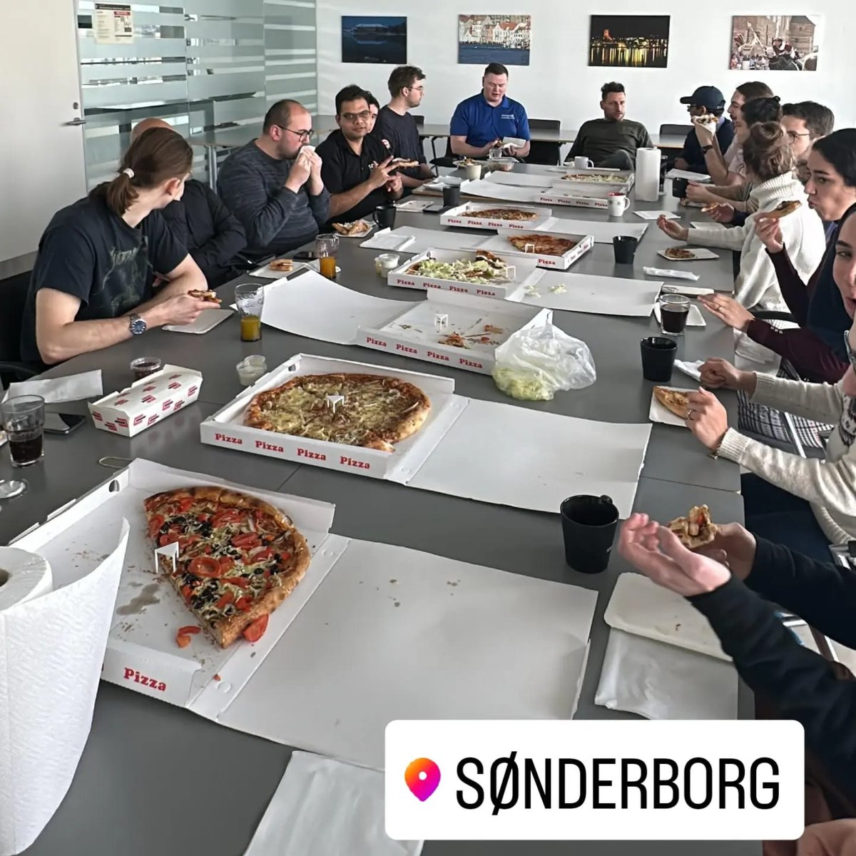 SDU_PhD's tweet image. Thank you to everyone who participated in the PhDs &amp;amp; PostDocs pizza event in Sønderborg or in Odense! It was great to bring people together on both campuses and see them socialize and network over some delicious pizza. 📷📷

 Stay tuned for more news! Cheers!
#SDU #PhD #postdoc