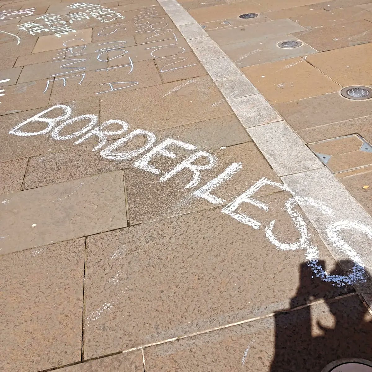 shmuORG's tweet image. Community members from across Aberdeen came together with New Scots, taking a stand against the Home Office's evictions of those seeking asylum in the UK
#solidarity #newscots #communitysupport @RecourseNo