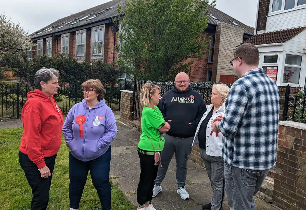 Great to be out campaigning with @UKLabour candidate Audrey Huntley for Fellgate and Hedworth 🌹 Polls are open until 10pm, remember to take your photo ID & vote #Labour @SusanDungworth for Northumbria PCC & @KiMcGuinness for NE Mayor.