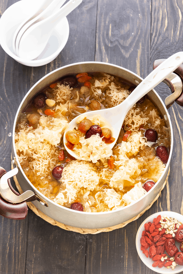 Nschlete's tweet photo. @paularambles Sweet snow fungus soup with dried fruits and lotus seeds

https://t.co/VZ6pky2ycL https://t.co/ujfxb5nEnJ