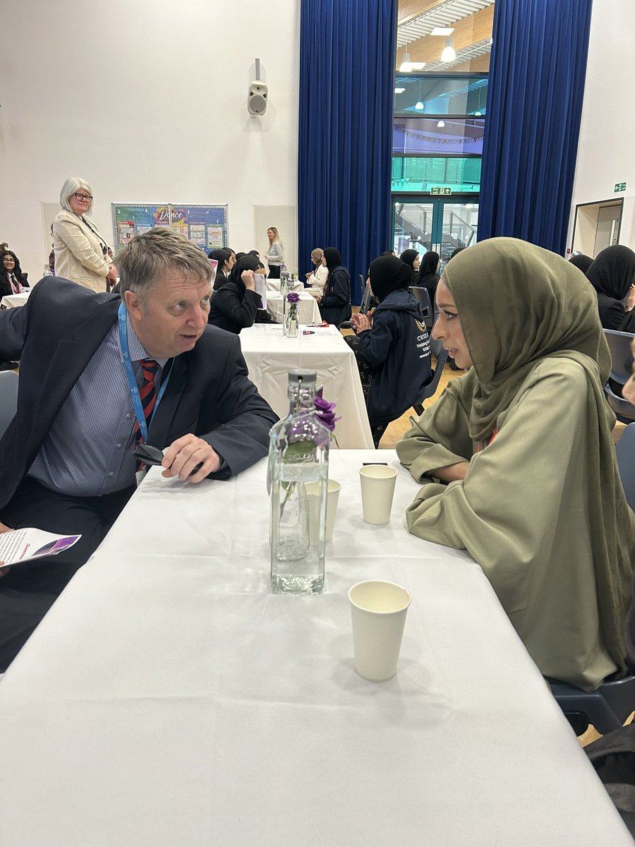Super visits to our Luton @ChilternLT schools today. The brilliant @Challney_Girls careers fayres continued today. The girls were so excited for me to meet Maryam, the famous Luton ‘influencer’ with 1.5 million TikTok followers! And I thought Sufian & Gary Sweet were famous!