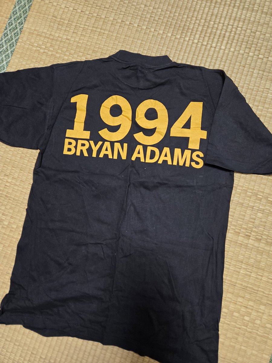実家を整理してたら
出てきました ②

 #1994年 の
 #BryanAdams の
ツアーTシャツ