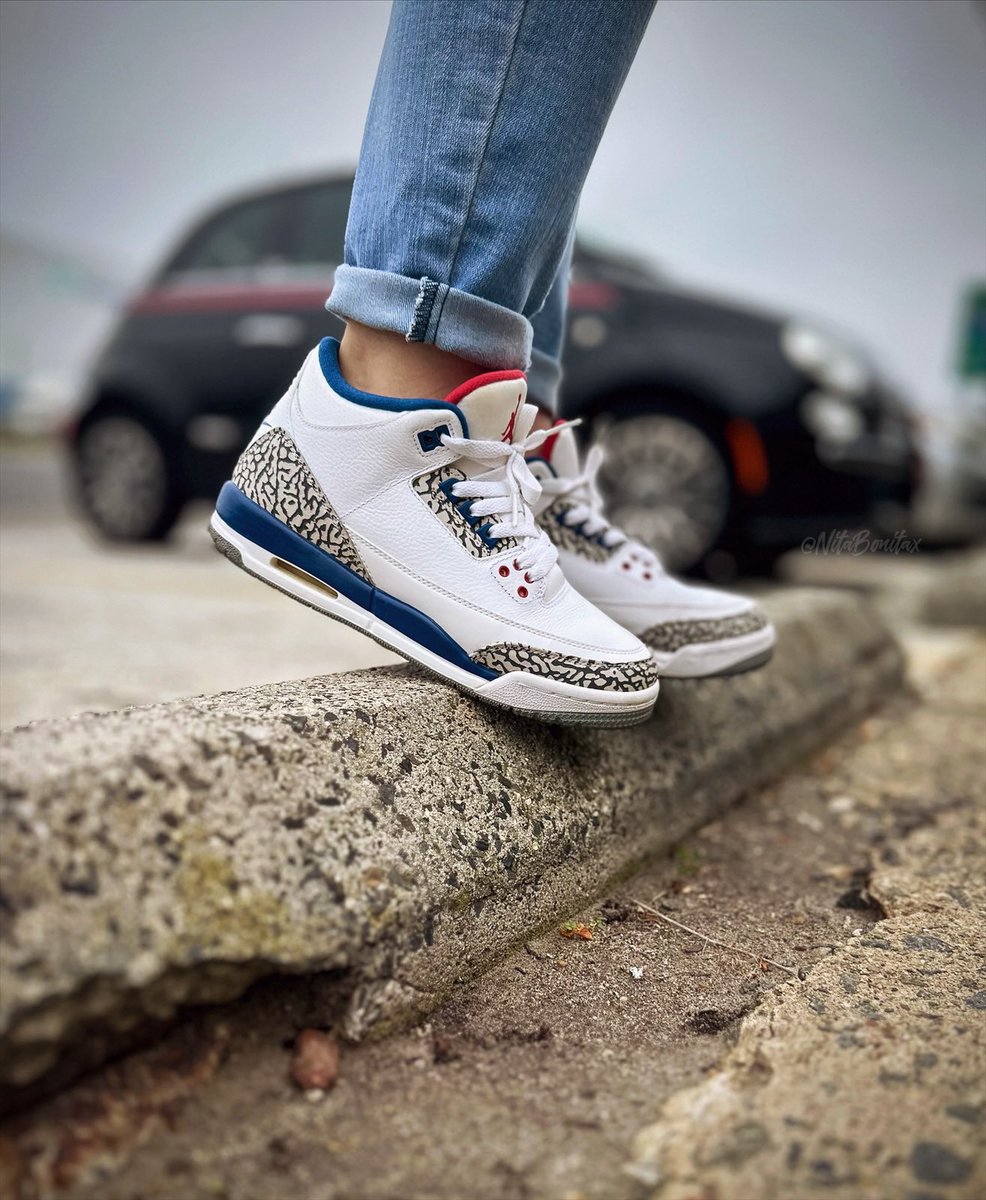 True Blue 3
#kotd #snkrsliveheatingup #photooftheday #yoursneakersaredope #PhotographyIsArt #nike #snkrs #sneakers #photography