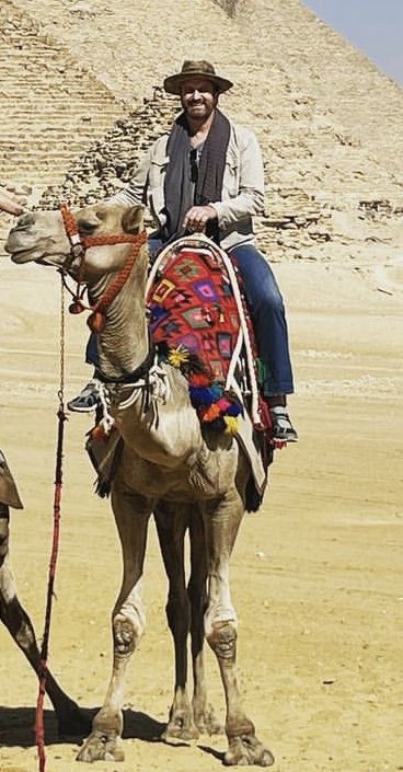 #GerardButler the animal lover: Here are his experiences with camels, in ‚The Jewel of the Sahara‘ (Captain Charles Belamy) in 2001 and on the set of ‚Kandahar‘ (Tom Harris) in Saudi Arabia in 2022. 🐪

Check out this BTS footage:

youtu.be/grr00ueU4Qw?si…