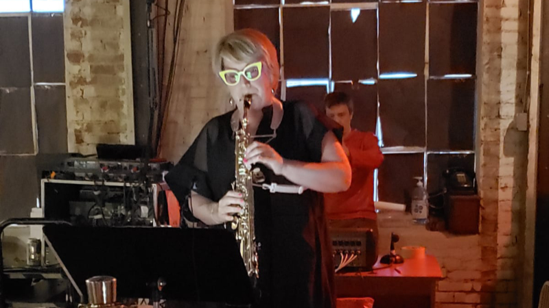 Howard Wershil reviews a concert of electroacoustic music by Bent Frequency and the Atlanta chapter of SEAMUS at Eyedrum Art & Music Gallery. (pictured: saxophonist Jan Berry Baker. Credit: Davida Cohen) earrelevant.net/2024/05/forest…
