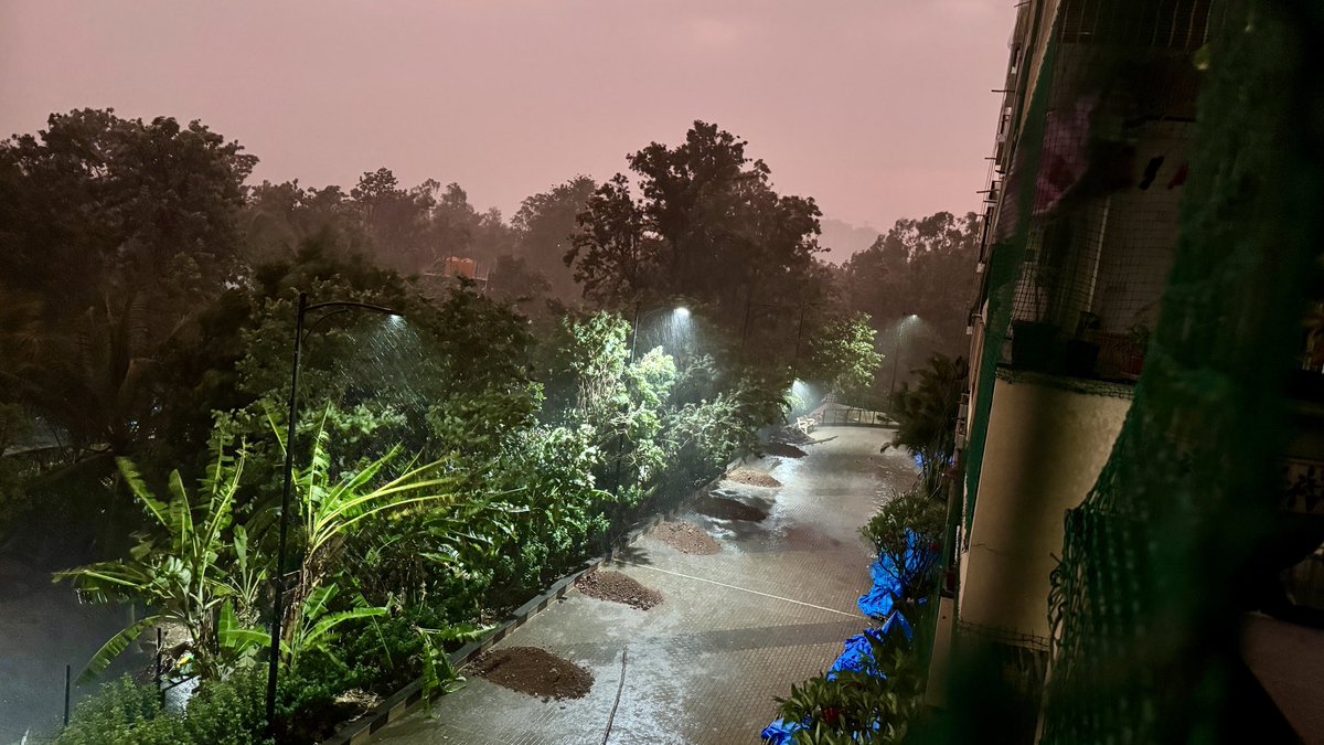 @BngWeather Finally, after wait of 5-6 months, Rain is here!!! #hennur @namma_vjy #theskyispink @navdeepdahiya55 @BangaloreMirror