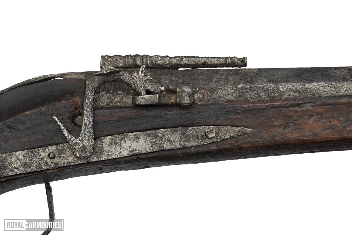 A #Matchlock #Musket, OaL: 51.2 in/130 cm Barrel Length: 38 in/97.4 cm Calibre: 0.47 in/1.2 cm Weight: 7.7 lbs/3.5 kg #Brescia, #Italy, 1540, housed at the @royalarmouriesm #weapons #firearms #renaissance #royalarmouries #art #history
