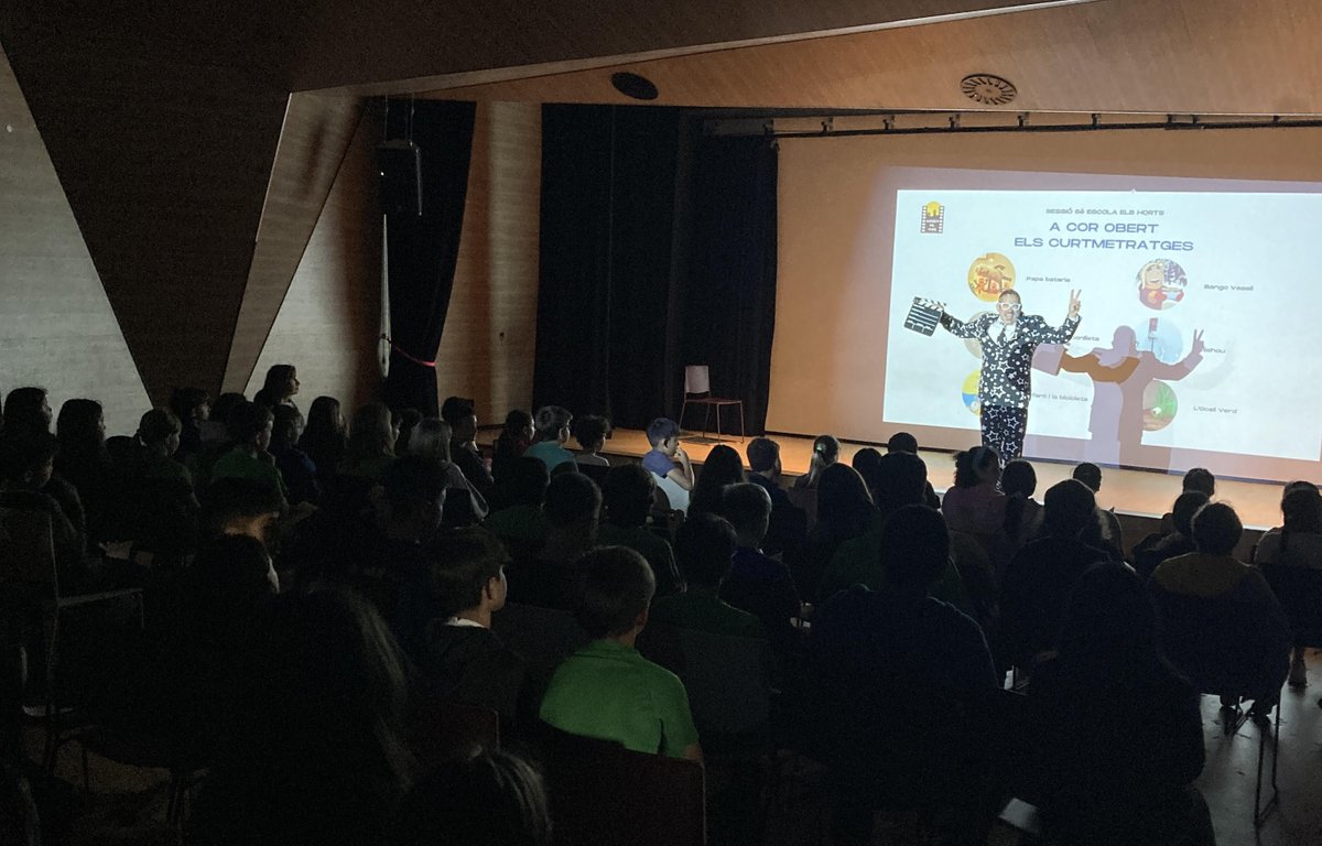 La 3a edició del projecte educatiu BARRIS DE CINE culmina amb una sessió de cinema oberta al barri.📽 
📅Dijous 9 de maig a les 17.15 h
🎟Gratuït, amb reserva prèvia
📍Sala la Pau; Pl. Rosalind Franklin.