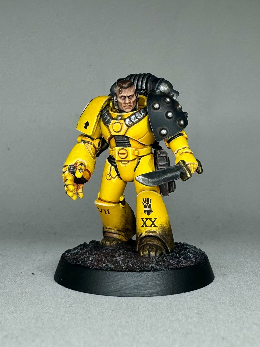 Decided to have a bit of a pallet cleanser before I paint endryd haar, so painted up an Imperial Fist Sgt. posted by J #warhammercommunity #warhammerkitbash #horusheresy @warhammerofficial