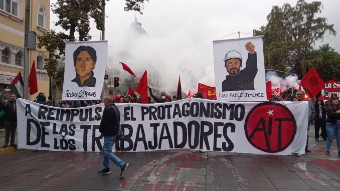 Chile por abajo: un 1ro. de mayo activo y combativo resiste represión policial. cctt.cl/2024/05/02/chi… a través de @CCTT_Chile