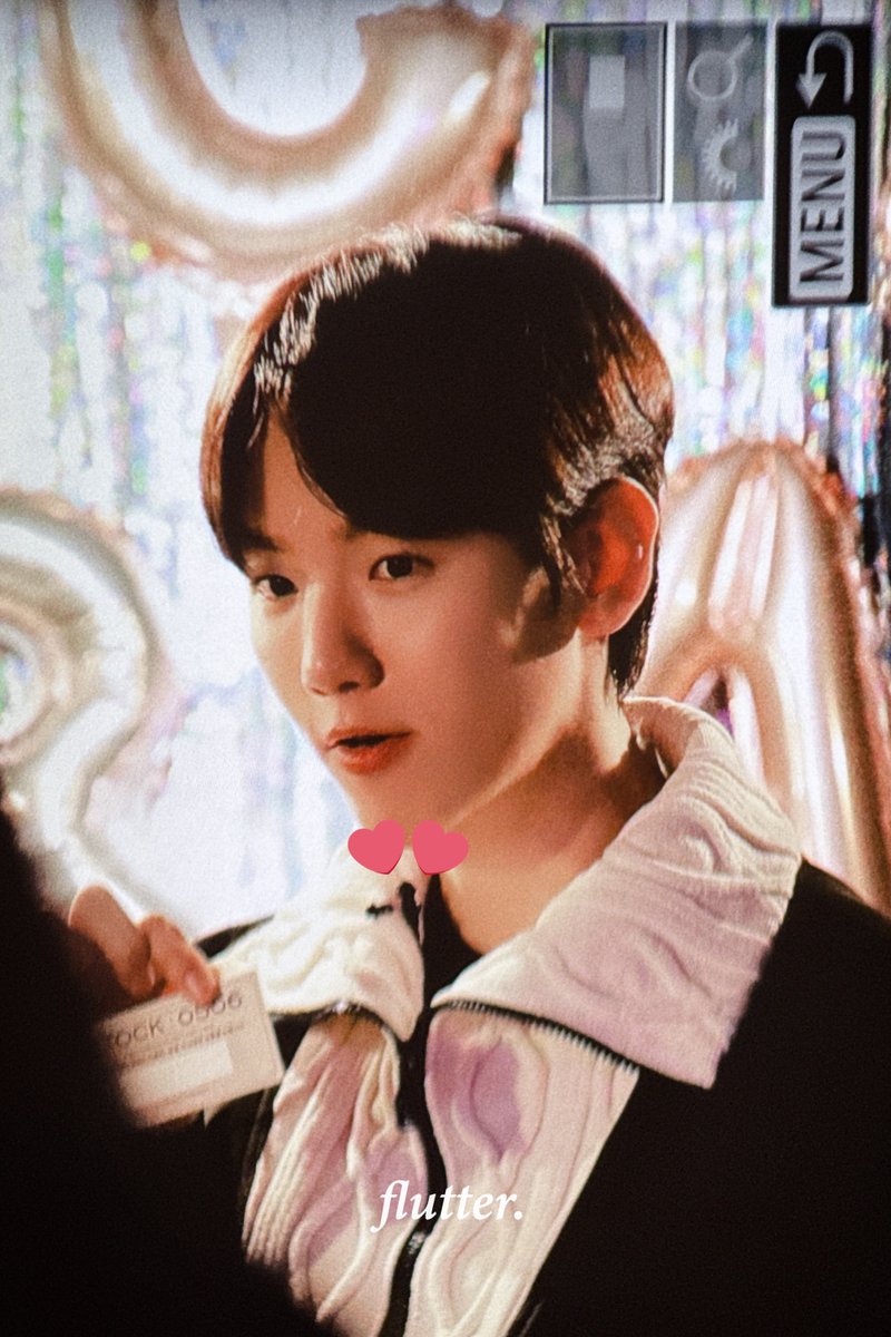 OMG WAIT BAEKHYUN IS WEARING A MIC WHICH MEANS WE'RE GETTING A VLOG/BEHIND VIDEO SOON AAAA🥹