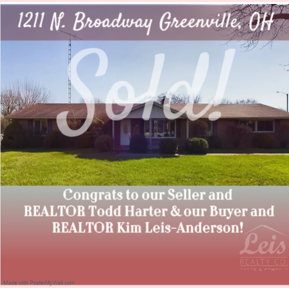 Congrats to REALTORs Kim Leis-Anderson and Todd Harter for bringing together Buyer and Seller! To our buyer, congratulations on finding your new home! 🏡 And to our seller, congratulations on the sale of your property! 🎉