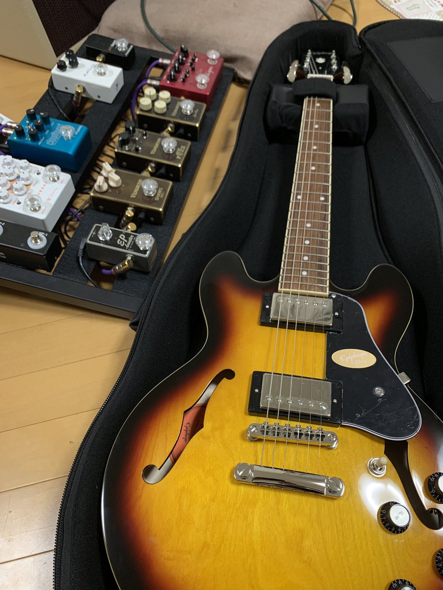 MNGです♪
Gibson高いし、ES335は自分には、大きいので、EpiphoneのES339にしてみました〜♪
このギターの雰囲気が好き…