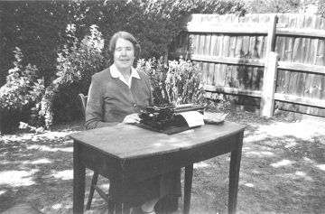 #OTD 114 years ago, Margaret Masterman (1910-1986) was born 🎂 Linguist, philosopher, founder of the Cambridge Language Research Unit, and a pioneer in computational linguistics, machine translation, and language processing.

#LinguisticBirthdays #Histlx #WomenInLinguistics