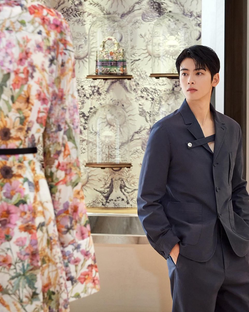 Miss dior parfüm sunumu fotoları gelmiş 💝💗💗💝💝

#CHAEUNWOO