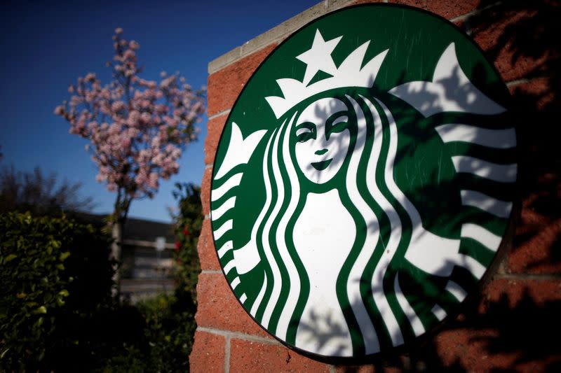 🔴 Aylardır boykot edilen Starbucks'ın hisseleri, düşük gelir sebebiyle bugün %15,8 düştü.