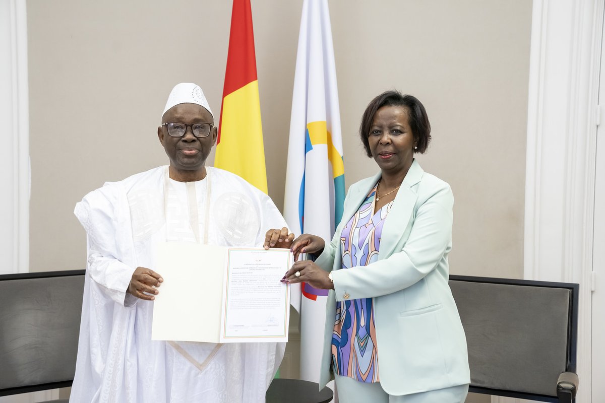.@LMushikiwabo a reçu les lettres de créances de l'Ambassadeur Jean-Baptiste Grovogui, Chef de mission de la République de #Guinée auprès de l’OIF. Les deux personnalités ont échangé sur l’accompagnement que l’OIF apporte au processus de transition en cours en Guinée.
