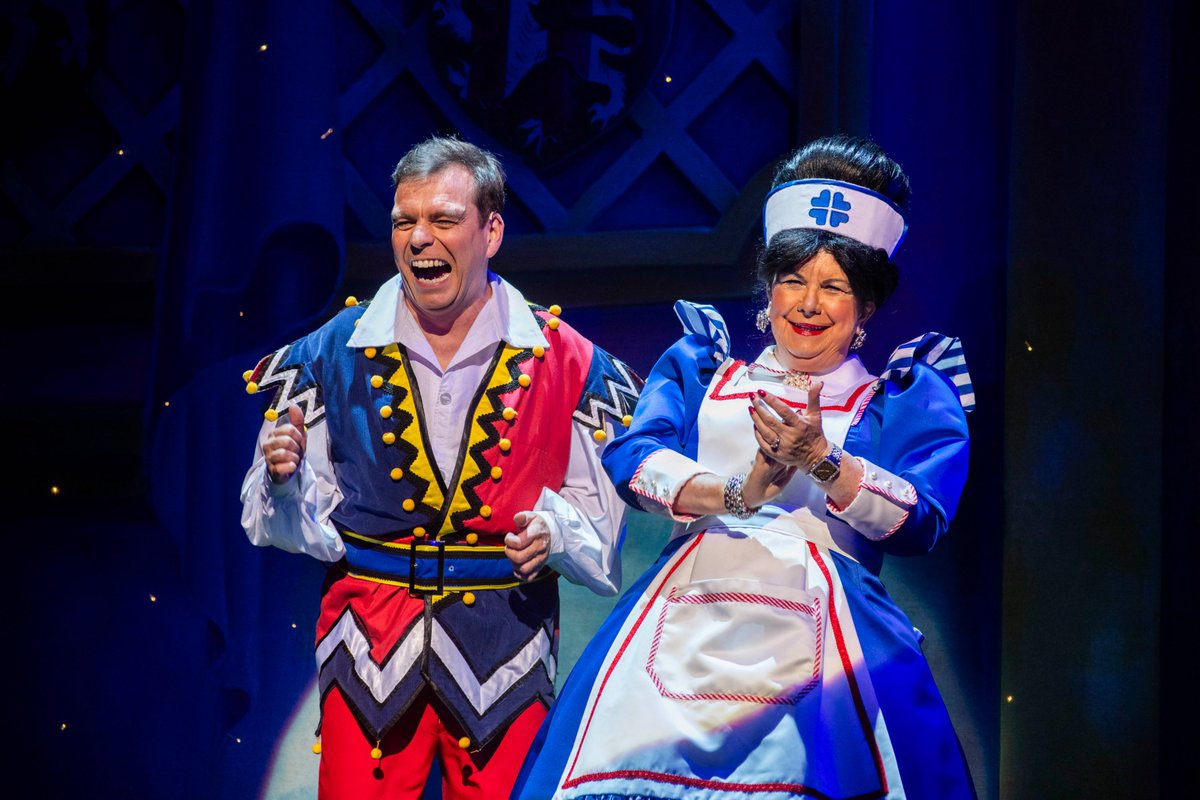 Snow White and the Seven Dwarfs is nominated in three categories at the UK Pantomime Awards! ✨Elaine C. Smith is nominated for Best Dame ✨Kathryn Rooney is nominated for Best Director ✨Plus the show is up for Best Pantomime (900+ seats) Congratulations to the whole team!👏