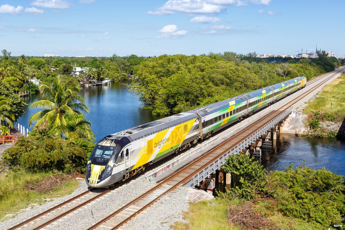 German firm @Siemens has been designated the 'preferred bidder' to build train sets for the Brightline West high-speed rail project that will connect Las Vegas and Southern California. Siemens will introduce AP220 trainsets, a new generation of high-speed transport tech.