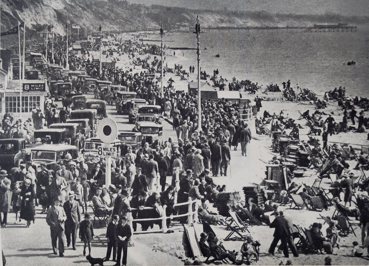 A busy #Bournemouth seafront, Easter 1933. Cars were allowed along the Undercliff Drive but the speed limit on the signs is 8mph!