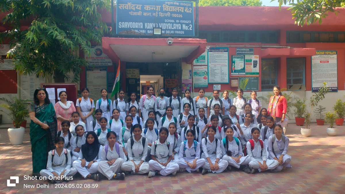 SKV2_PB's tweet photo. "Exploring career paths at ITI Hastsal! 💼 Class 12 students went for an educational visit featuring courses in Cosmetology, Sewing Machine, and Computers. 🖥️💇‍♂️ Got hands-on experience and discovered exciting opportunities!”#CareerExploration #HandsOnLearning https://t.co/WDGRBNvVOY