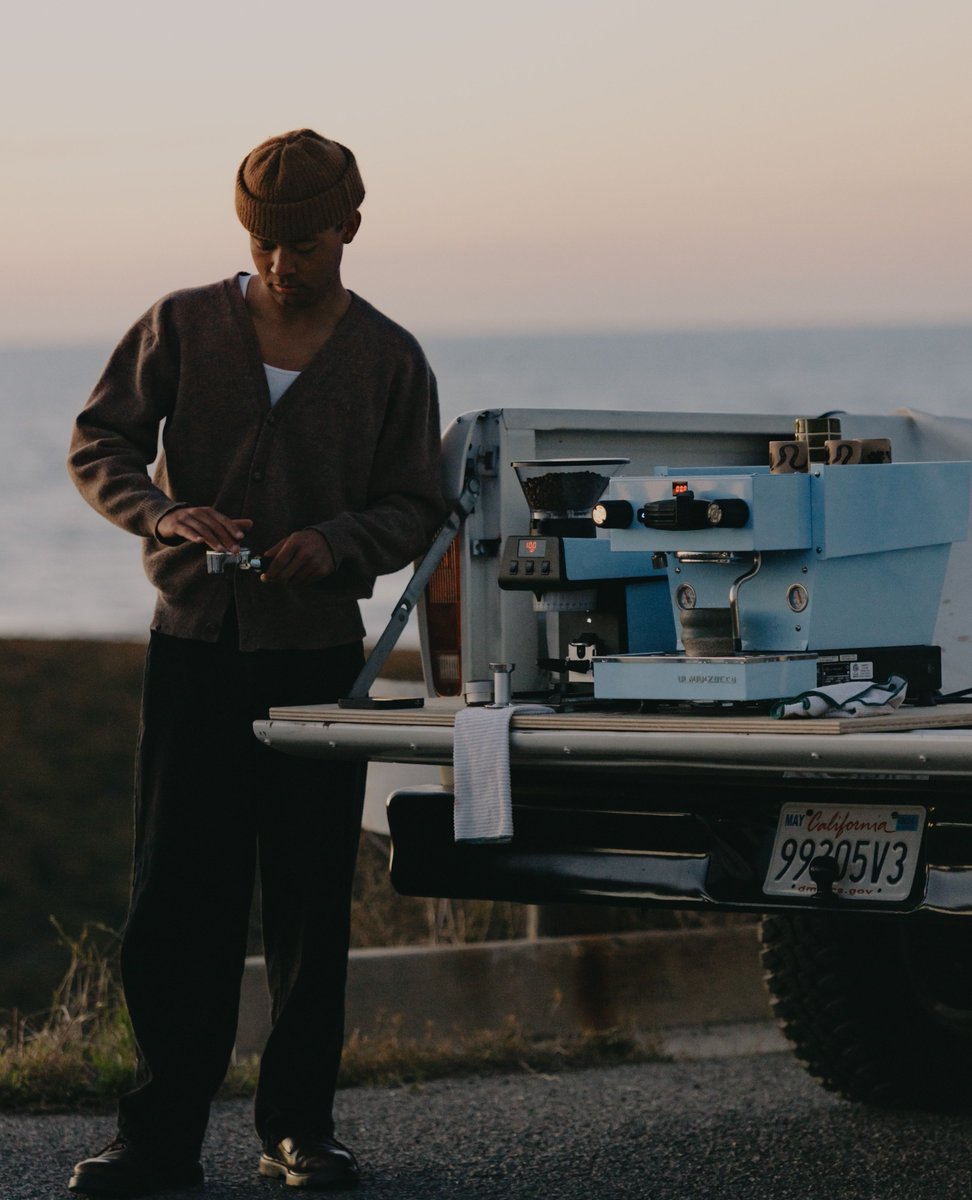 Espresso anywhere. The Linea Mini in Blue on the California Coast. 

Built for those who dream of crafting the perfect espresso experience at home and beyond.