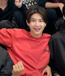 พี่มี stussy กี่สีเหรอคะ