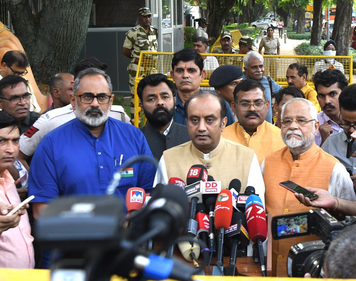 Today as part of @BJP4India Delegation to Election Commission of India submitted a memorandum along with Sri Om Pathak and Union Minster Sri @Rajeev_GoI