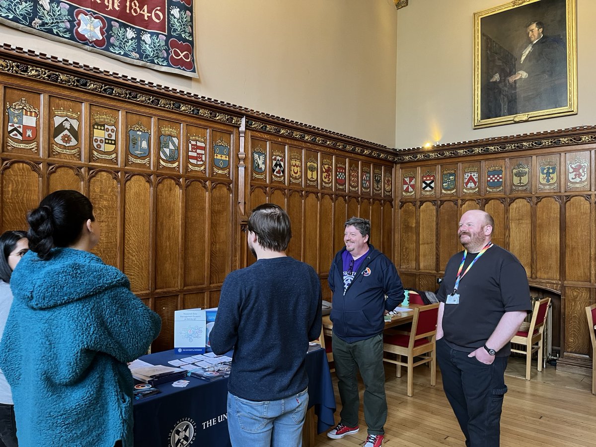 Great to visit New College earlier today. @DRS_UoE & @ResearchDataUoE staff discussed research planning, data storage and upcoming events with @uoedivinity Staff & PhDs! Next stop on 8/5 is @uoessps & Chrystal Macmillan Building foyer. @EdinUniCAHSSres ow.ly/HeXO50RuKx0