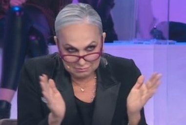 Maria veramente è ora che te ne vai in pensione ultimamente non ne becchi una tesò
Zero obiettività
#uominiedonne