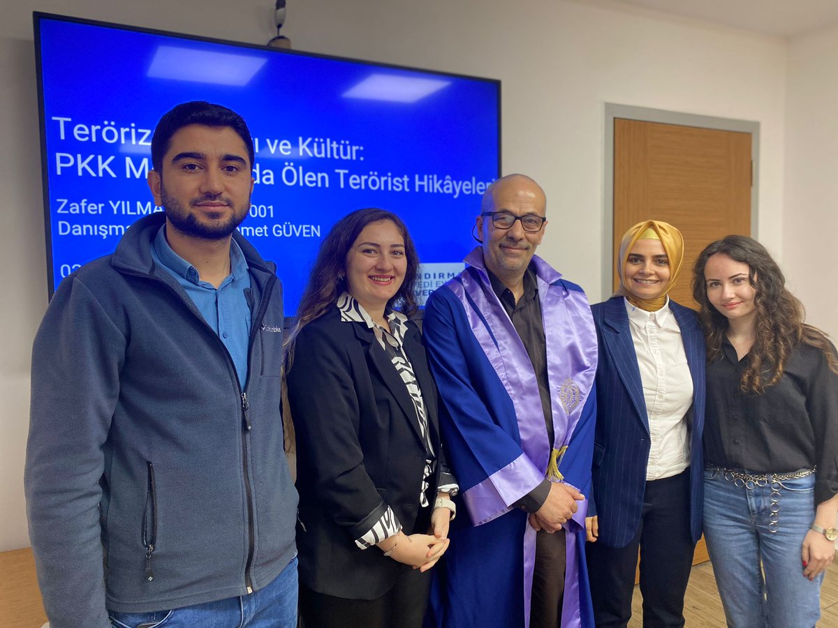 Yüksek Lisans tezimi savundum ve Bilim Uzmanı oldum. Danışmanım <a href="/adilhikmet1/">Ahmet Güven</a>, jürimde yer alan değerli hocam <a href="/mrvonenli/">Merve Önenli Güven</a>, sevgili eşim ve kızıma, desteklerini esirgemeyen bölüm arkadaşlarıma şükranlarımı sunuyorum 🤗