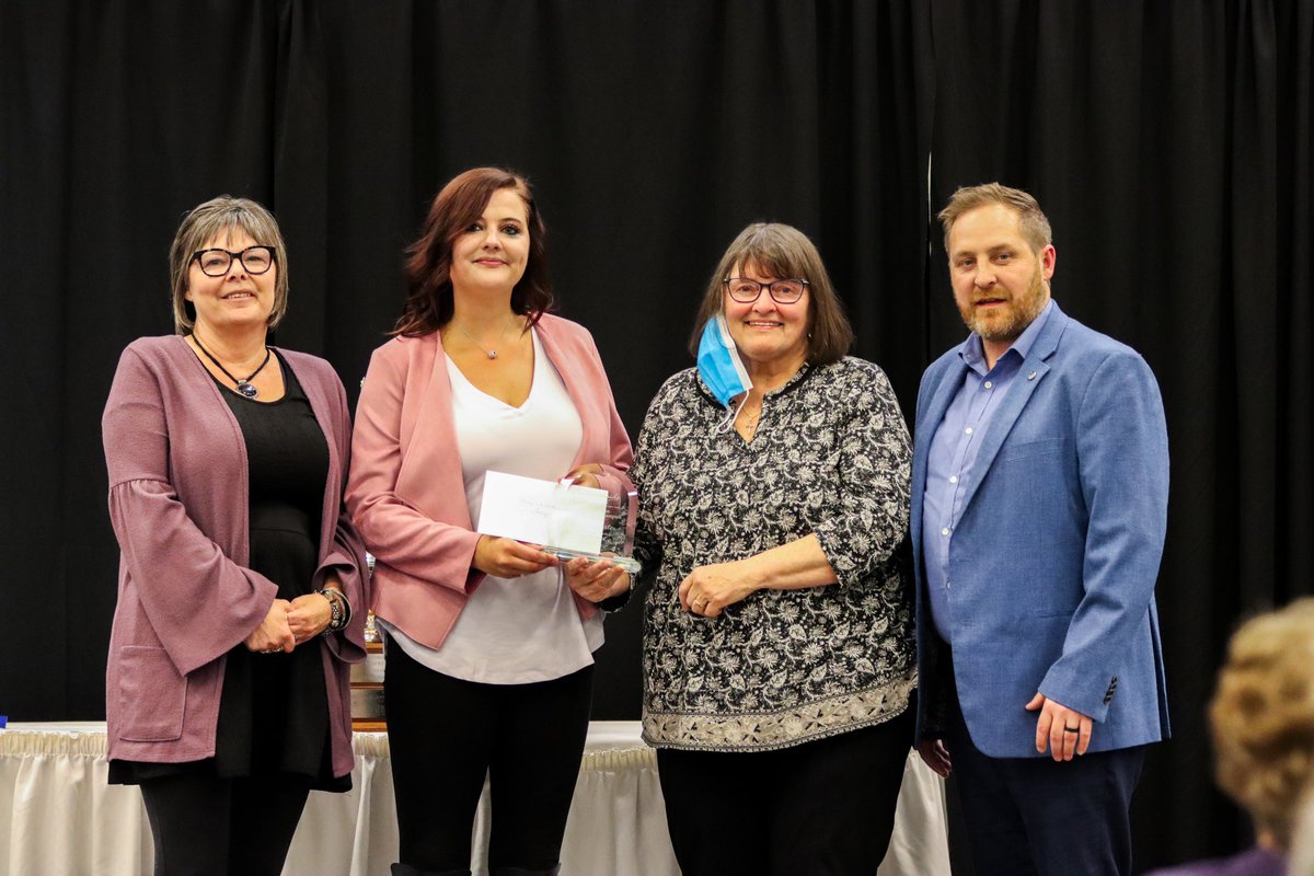 🏆SUMMERSIDE HONOURS COMMUNITY CHAMPIONS AT ANNUAL AWARDS A total of 8️⃣ awards were handed out at Credit Union Place last night inside Veterans’ Convention Centre. Full details on award winners is available by clicking the link below. ➡️ bit.ly/Summerside-202… #Summerside