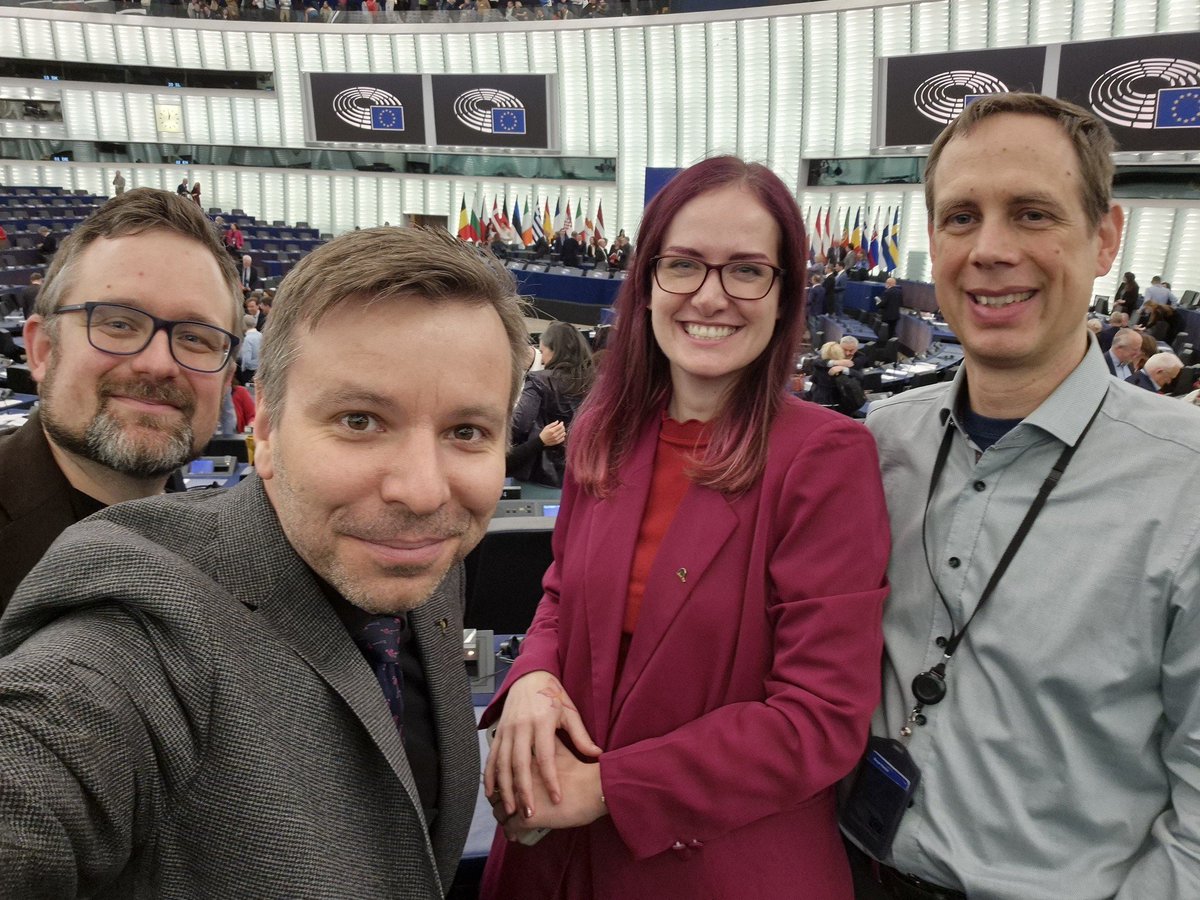 🇬🇧 After 5 intensive and successful years in the EU Parliament, my fellow #Pirates @PiratKolaja, @MarketkaG and @vonpecka and I have completed the last Strasbourg session. Now it's time to keep our fingers crossed for @AnjaHirschel to continue my work. #Chatcontrol #EHDS