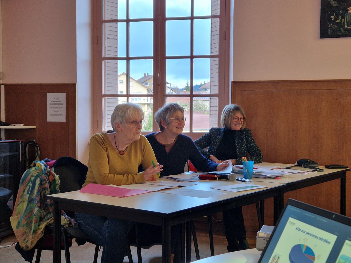 #vieassociative
👉 Avec presque 30 personnes présentes, les Assemblées Générales du #SAAD de Saint-Laurent et du #SSIAD des Lacs ont eu lieu ce lundi 29 avril !
La saison des #AG locales #ADMR du #Jura 2024 touche à sa fin... La dernière #AG locale aura lieu le 16 mai à Poligny.