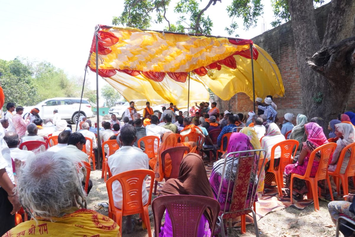 विधानसभा कटेहरी के रूदऊपुर में मण्डल अध्यक्ष श्री दिलीप तिवारी जी के नेतृत्व में आयोजित जन चौपाल।