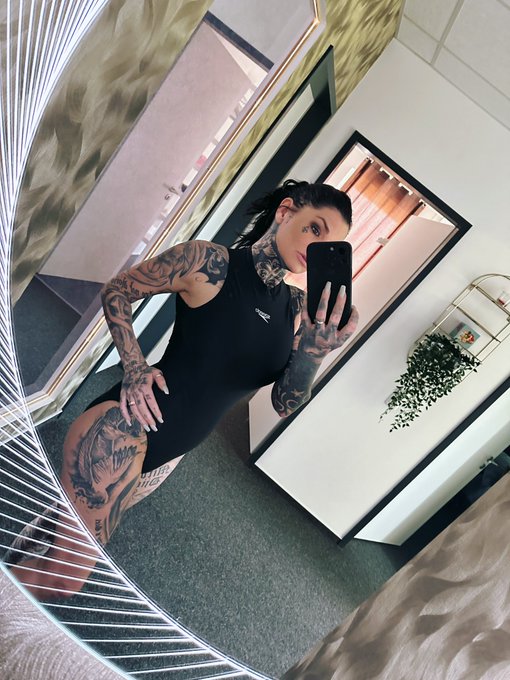 Hallo mein lieber, ich bin jetzt spontan f&uuml;r dich in meiner Live cam bis 12:00 Uhr zu sehen. Auf https://t<a href="/tag/show"class="tags"><span>#show</span></a><a href="/tag/schwanz"class="tags"><span>#schwanz</span></a><a href="/tag/weihnachten"class="tags"><span>#weihnachten</span></a>