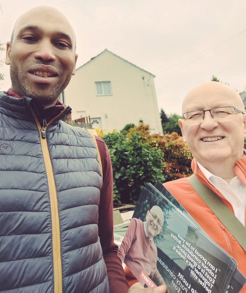 🌹 Just finished first door.kmock of the morning with our fantastic Batley East candidate Phil Lucitt. Hoping it's a good day for @UKLabour candidates all around the country 🗳️