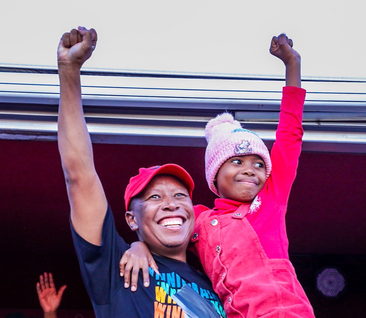 Our Leader with our Future Leader, Leaders are Born ♥️ #MalemaForSAPresident
#EFFCommunityMeetings