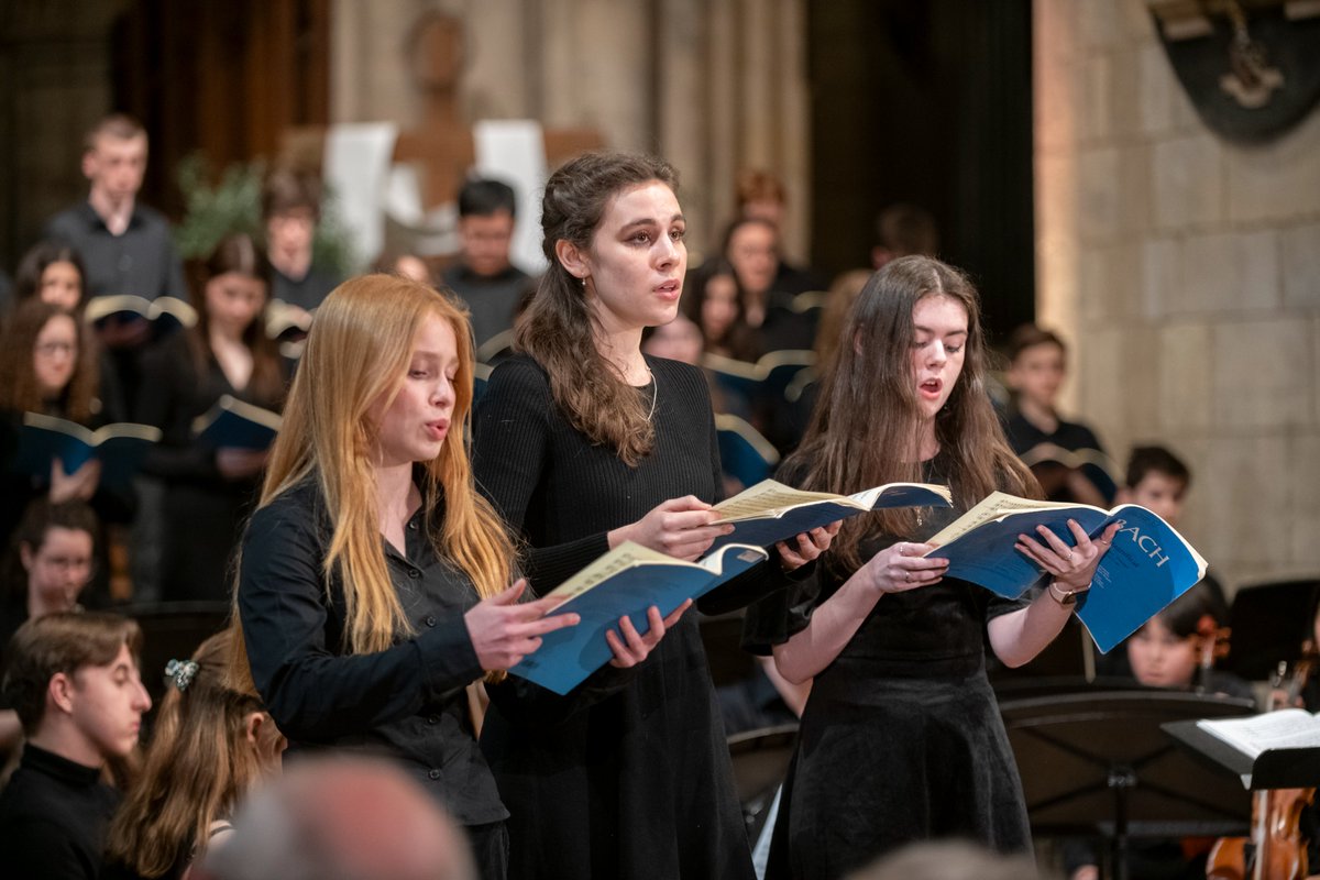 Huge huge congrats to all <a href="/AlleynsSchool/">Alleyn's School</a> musicians in last night's concert <a href="/Southwarkcathed/">Southwark Cathedral</a> esp all soloists in the #Bach Magnificat &amp; #Hailey who performed #Elgar so exquisitely. 
#AlleynsMusic #AlleynsCoCurricular
#AlleynsCreativity #AlleynsSpirit
Photos: <a href="/adamscott_photo/">Adam Scott</a>