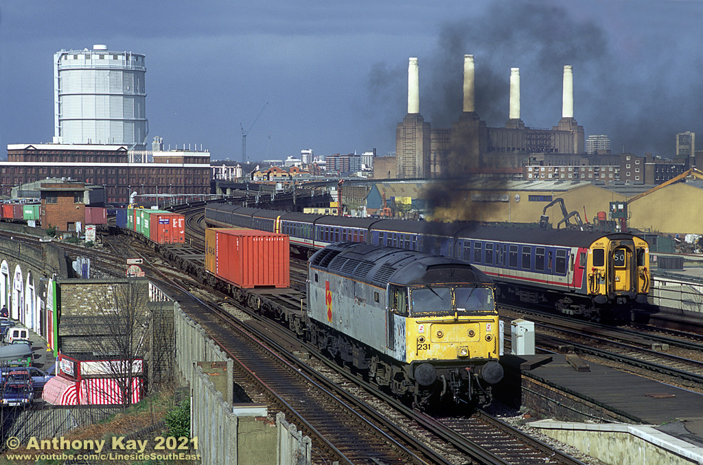 47231 does it bit to add to the London pollution problem while working the 4O86 Crewe to Grain (Thamesport) freightliner at Wandsworth Road. 17th March 1995. New on my YouTube channel ‘British Diesel Locomotive Thrash Compilation 2024 Edition’ youtu.be/zkwDBZHYwX0?si…