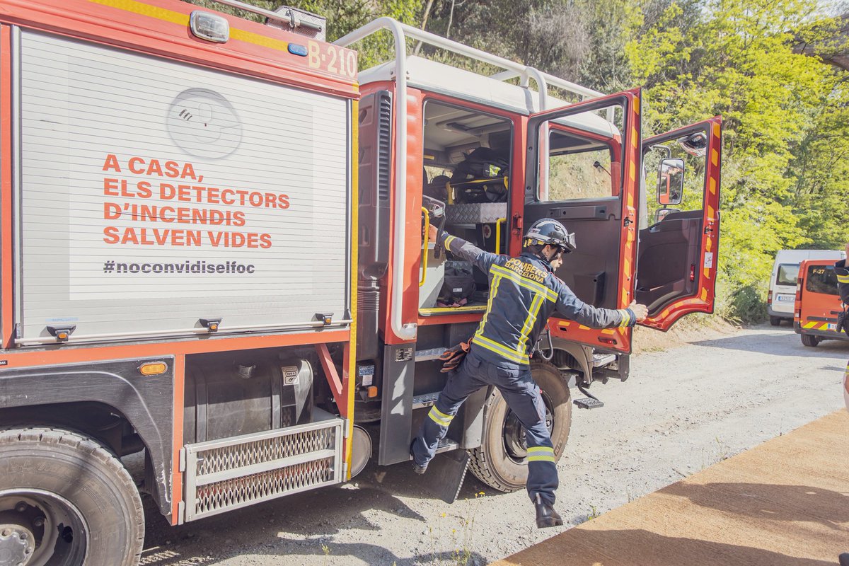 Es destinen 396 M€, un 5,9% més, a la seguretat i prevenció. Més presència policial al carrer amb 125 nous agents de la Guàrdia Urbana. També s'incrementa l'aposta per la prevenció de les emergències ciutadanes amb la incorporació de 60 noves places de #BombersBCN.