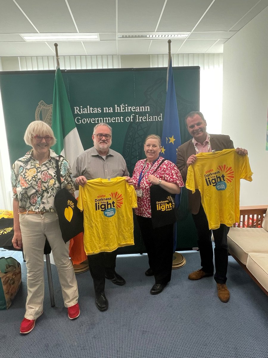 Wonderful coffee morning with our friends @IrelandRepBru for @DILbelgium before the big day on 11 May! 🍪☕️ 🌞If you want to join us at 5am register now: darknessintolight.ie/event/belgium/… 💛Donations always welcome! darknessintolight.ie/fundraisers/di… @PietaHouse #SuicidePrevention